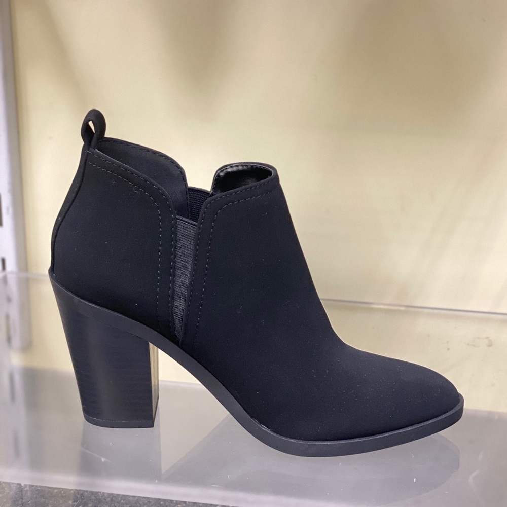 Black chunky heel bootie - Picture 6 of 6